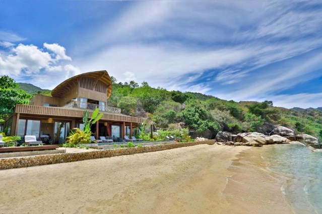 Two-Bedroom Beachfront Pool Villa